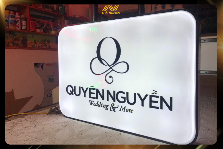 Biển hiệu là yếu tố đầu tiên thu hút khách hàng khi nhìn thấy