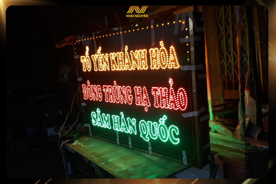 Mặt tiền rộng nên làm biển vẫy size lớn kết hợp LED sáng