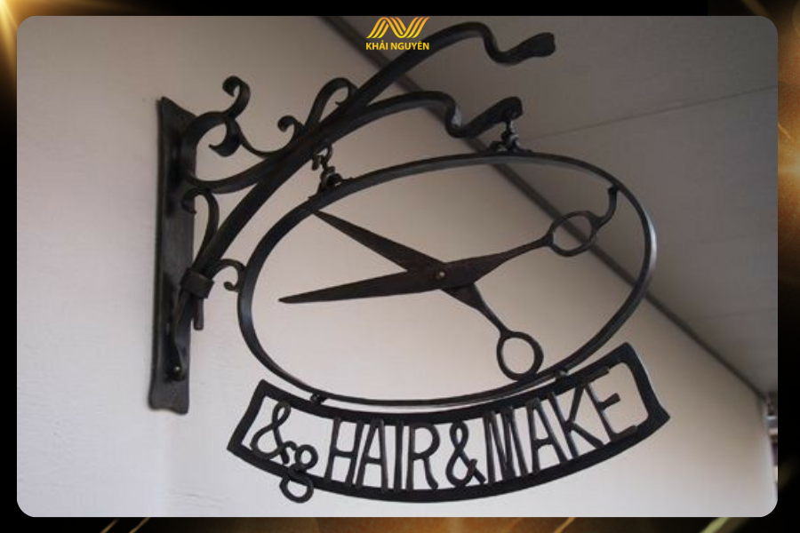 Biển vẫy bằng sắt hoặc inox giúp bảng hiệu sang trọng