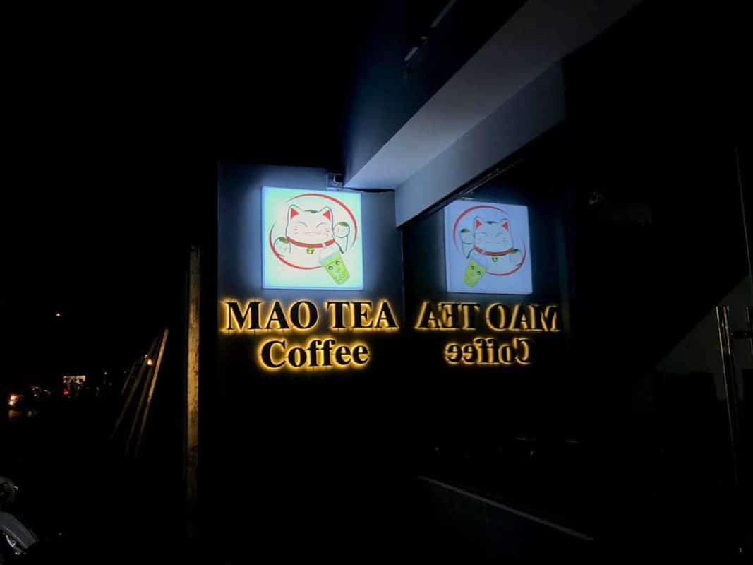 Biển vẫy trà sữa có LED giúp nổi bật về đêm