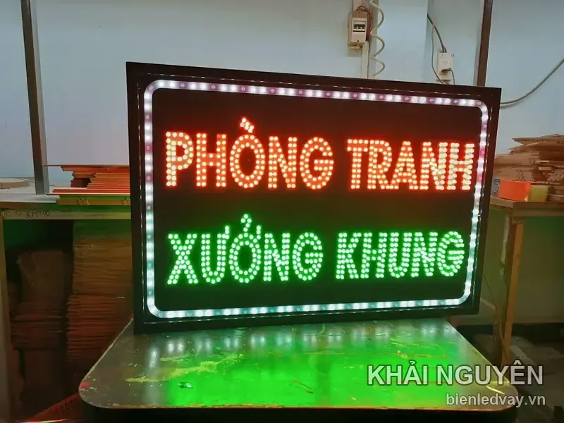 Biển vẫy LED Phòng Tranh Xưởng Khung, ảnh cận toàn mặt biển