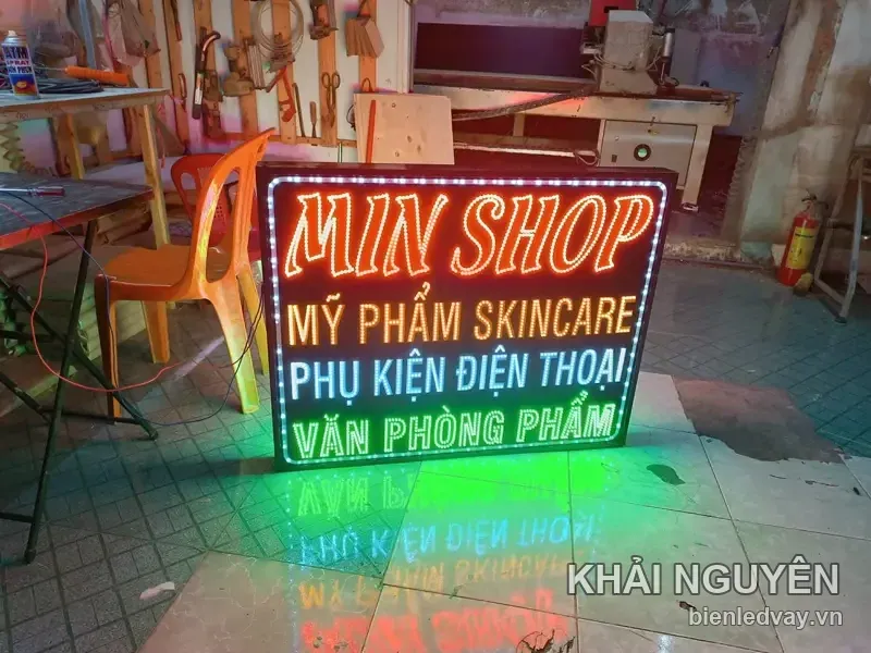 Biển vẫy LED tiệm makeup, mỹ phẩm - MIN SHOP do Khải Nguyên thi công