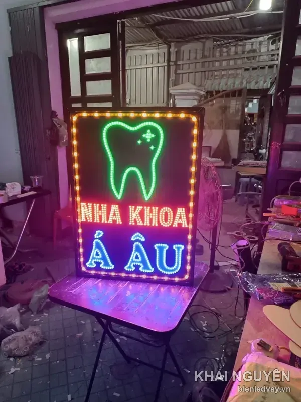 Biển vẫy LED nha khoa - Nha Khoa Á Âu do Khải Nguyên thi công
