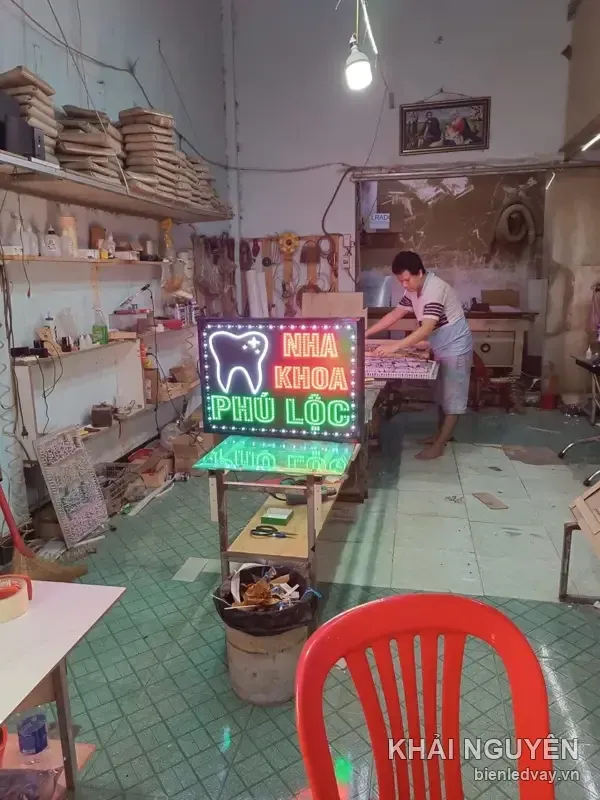 Biển vẫy LED nha khoa - Nha Khoa Phú Lộc do Khải Nguyên thi công