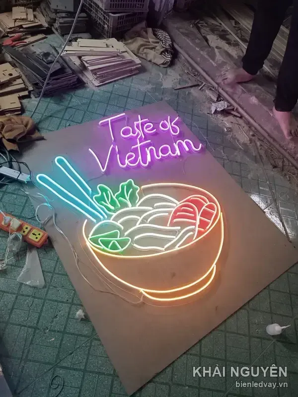 Biển vẫy LED quán phở - Taste of Vietnam do Khải Nguyên thi công