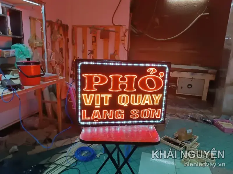 Biển vẫy LED quán phở do Khải Nguyên thi công