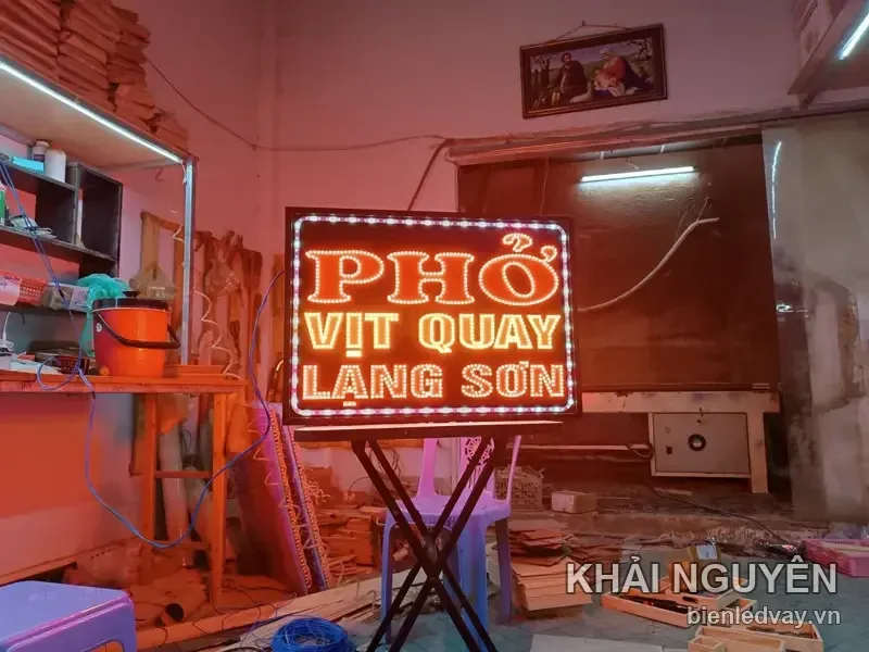 Biển vẫy LED quán phở do Khải Nguyên thi công
