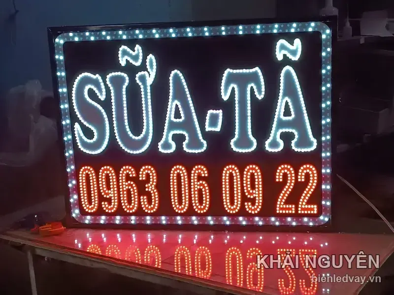 Biển vẫy LED chữ Sữa - Tã có viền sáng, chụp chính diện tại xưởng Khải Nguyên