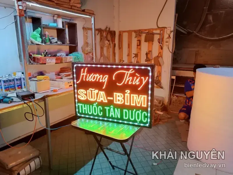 Biển vẫy LED Hương Thủy, chữ Sữa - Bỉm và Thuốc tân dược