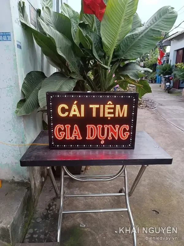 Biển vẫy LED cửa hàng tạp hóa - Cái Tiệm Gia Dụng do Khải Nguyên thi công