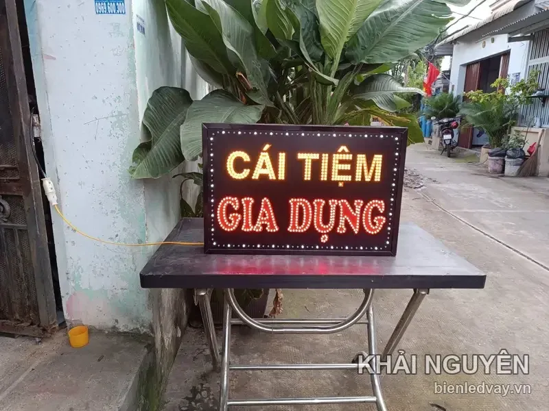 Biển vẫy LED cửa hàng tạp hóa - Cái Tiệm Gia Dụng do Khải Nguyên thi công