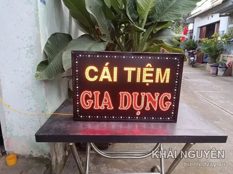 Biển vẫy LED cửa hàng tạp hóa - Cái Tiệm Gia Dụng do Khải Nguyên thi công
