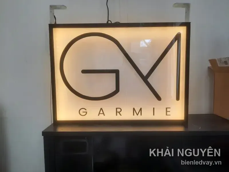 Hộp đèn shop thời trang, quần áo - GARMIE do Khải Nguyên thi công