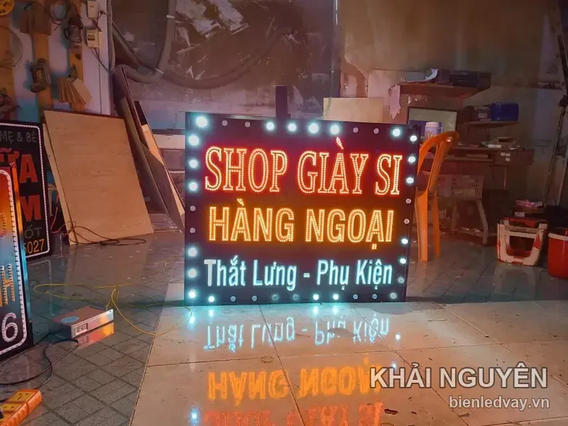 Biển vẫy LED shop thời trang, quần áo - Shop Giày Si Hàng Ngoại do Khải Nguyên thi công