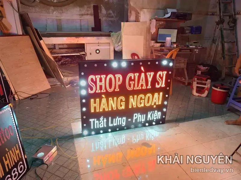 Biển vẫy LED shop thời trang, quần áo - Shop Giày Si Hàng Ngoại do Khải Nguyên thi công