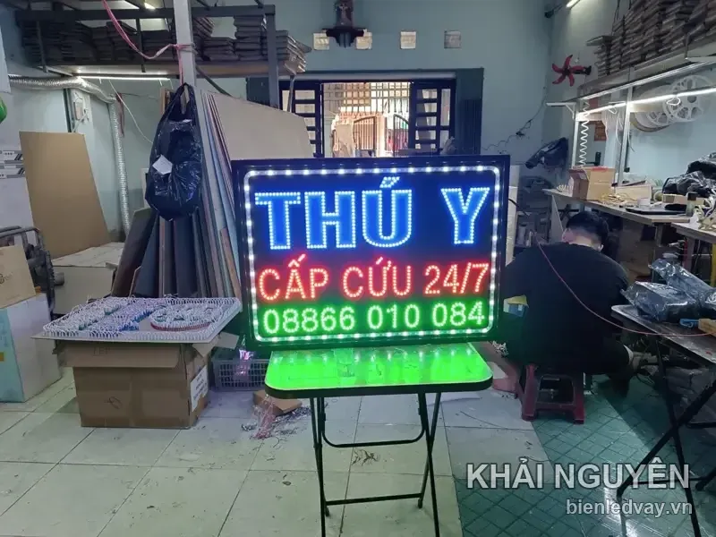 Biển vẫy LED chữ Thú Y và Cấp Cứu, mặt biển sáng chính diện