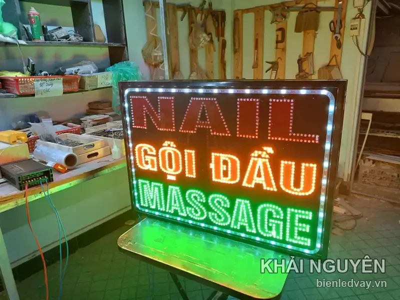 Biển vẫy nền đen chữ NAIL đỏ