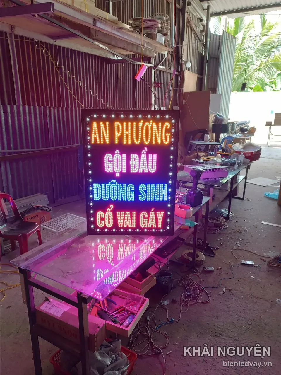 Biển vẫy An Phương vừa hoàn thiện tại xưởng, chữ LED cam, trắng, xanh: gội đầu, dưỡng sinh, cổ vai gáy