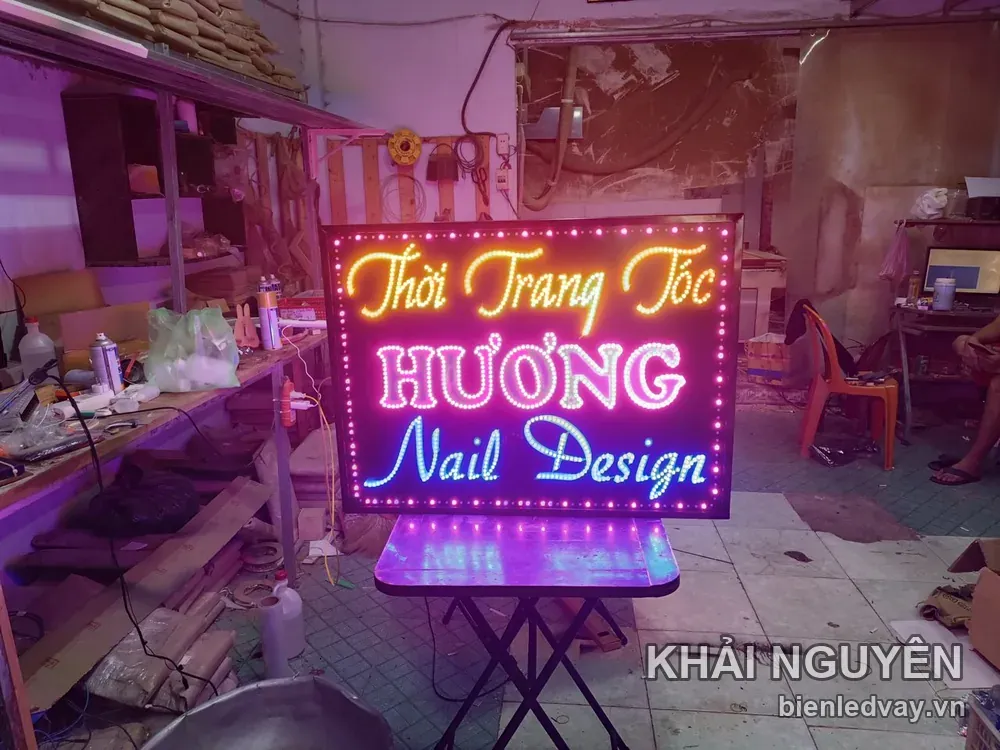 Biển vẫy LED Huong chữ HƯƠNG hồng cỡ lớn