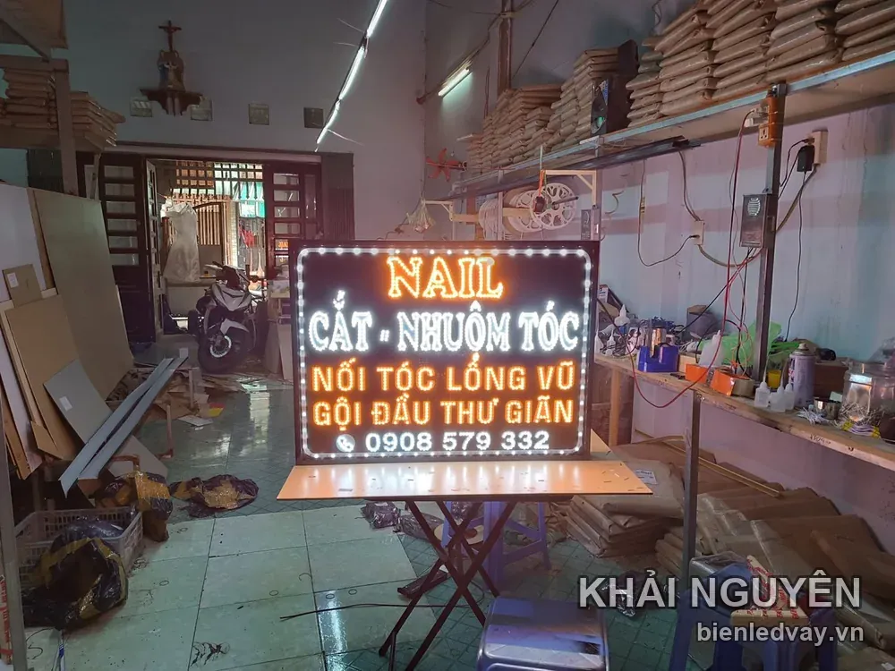 Biển vẫy LED chữ NAIL vàng cam