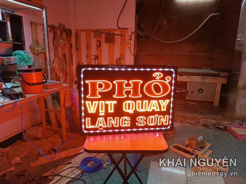 Mẫu biển vẫy quán phở đẹp – 7 hình thực tế