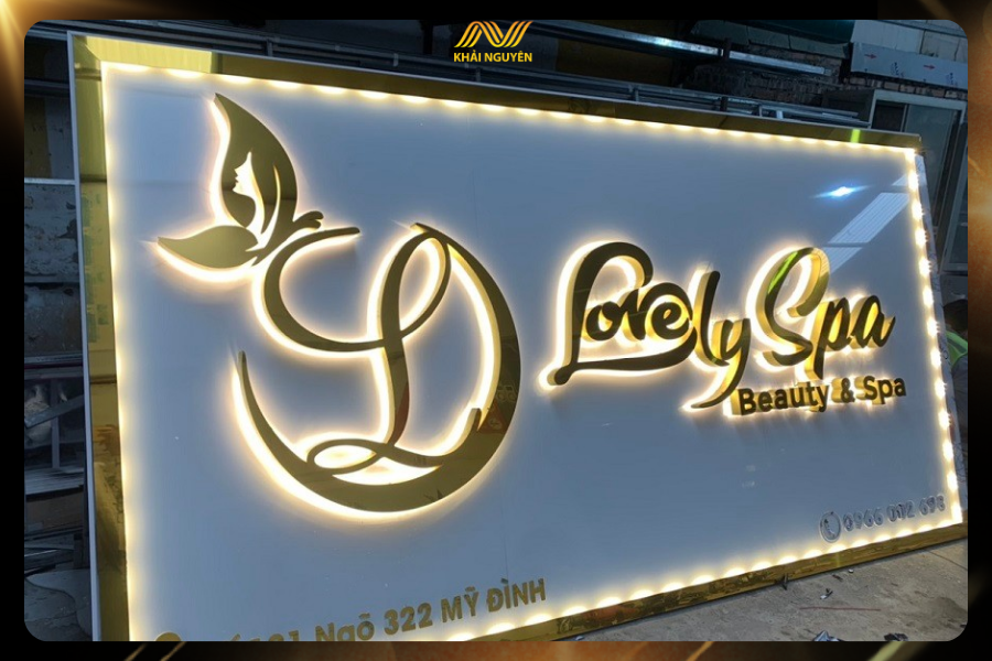 Biển alu chữ nổi inox vàng gương Lovely Spa viền LED hắt sáng, chụp tại xưởng