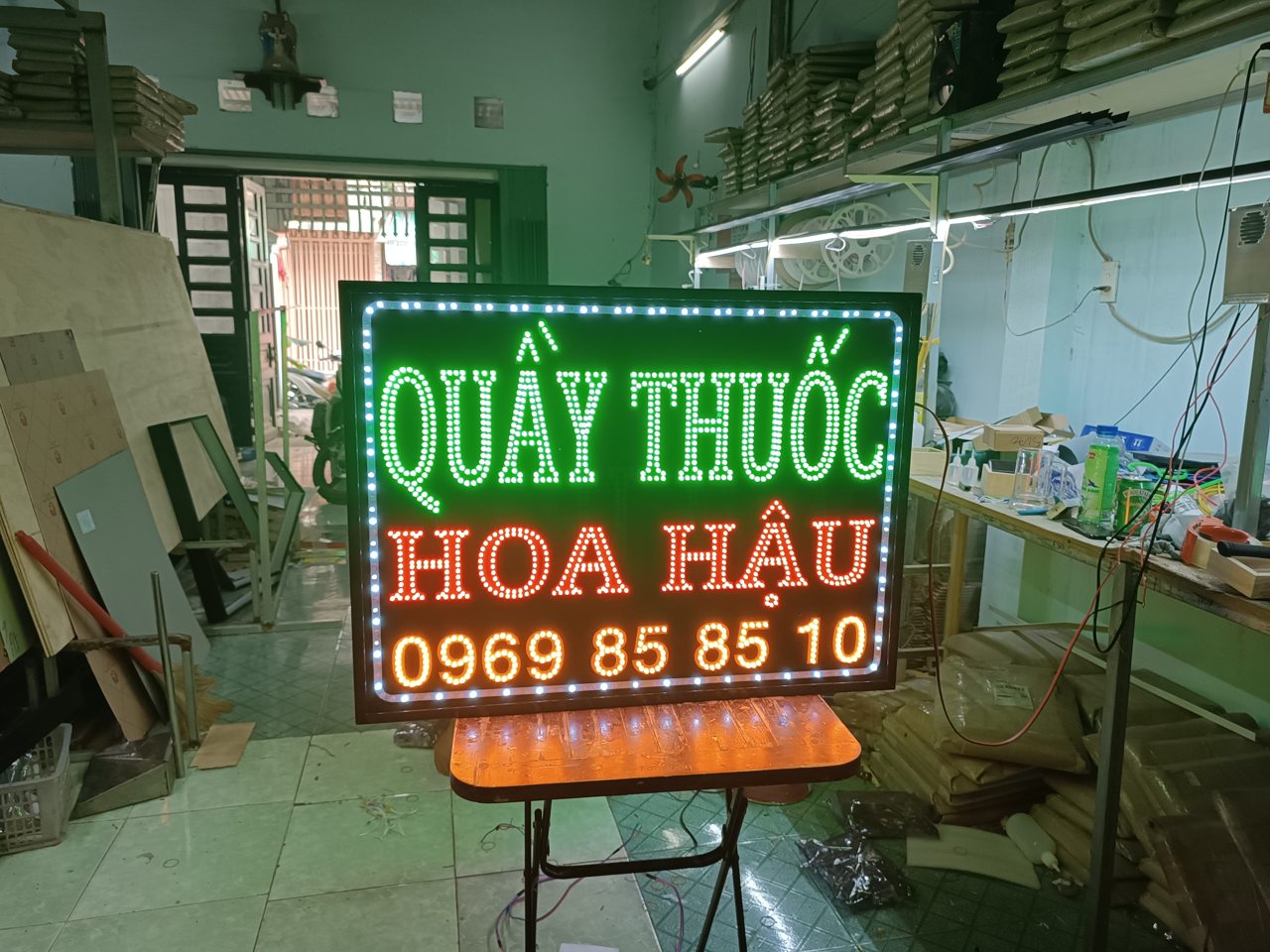 Bảng LED ma trận chữ chạy màu đỏ dạng dọc cho quầy thuốc