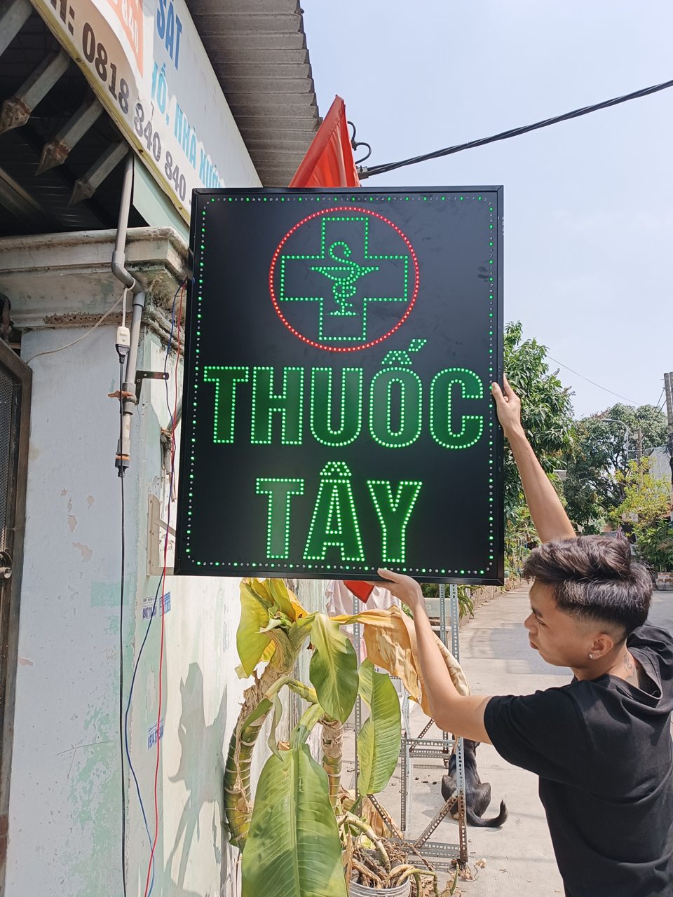 Bảng LED treo dọc hai mặt chữ Thuốc Tây màu xanh và hình chữ thập đỏ