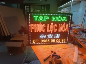 Biển vẫy LED cửa hàng tạp hóa Phúc Lộc Hòa chữ điện tử nhiều màu