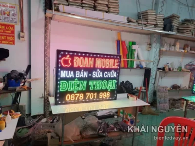 Biển vẫy LED Đoan Mobile mua bán sửa chữa điện thoại nhiều màu, viền chấm bi sáng, chụp tại xưởng Khải Nguyên