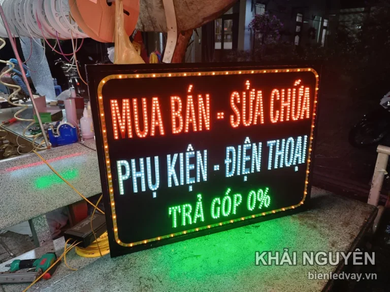 Biển vẫy LED ruồi cửa hàng điện thoại với chữ đỏ, trắng và xanh