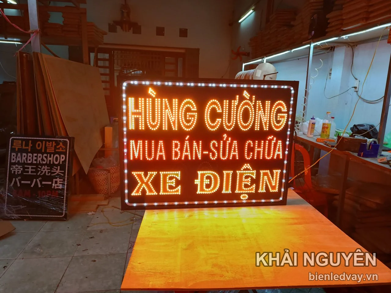 Biển vẫy LED mua bán sửa xe máy xe điện Hùng Cường