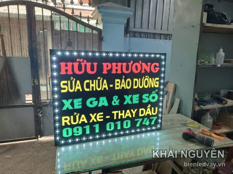 Biển vẫy LED ruồi Hữu Phương ghi dịch vụ sửa chữa và bảo dưỡng xe