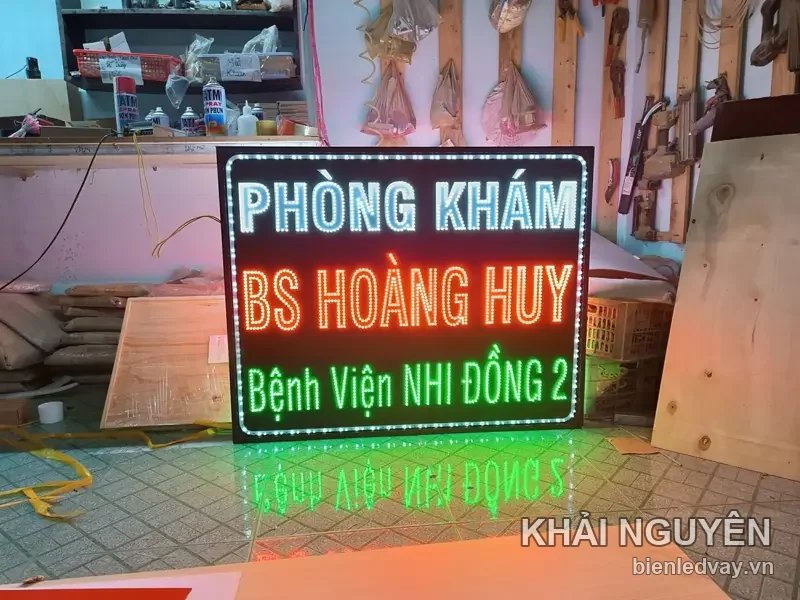 Biển vẫy LED nha khoa - PHÒNG KHÁM BS HOÀNG HUY do Khải Nguyên thi công