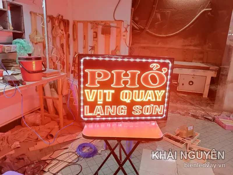 Biển vẫy LED quán phở do Khải Nguyên thi công