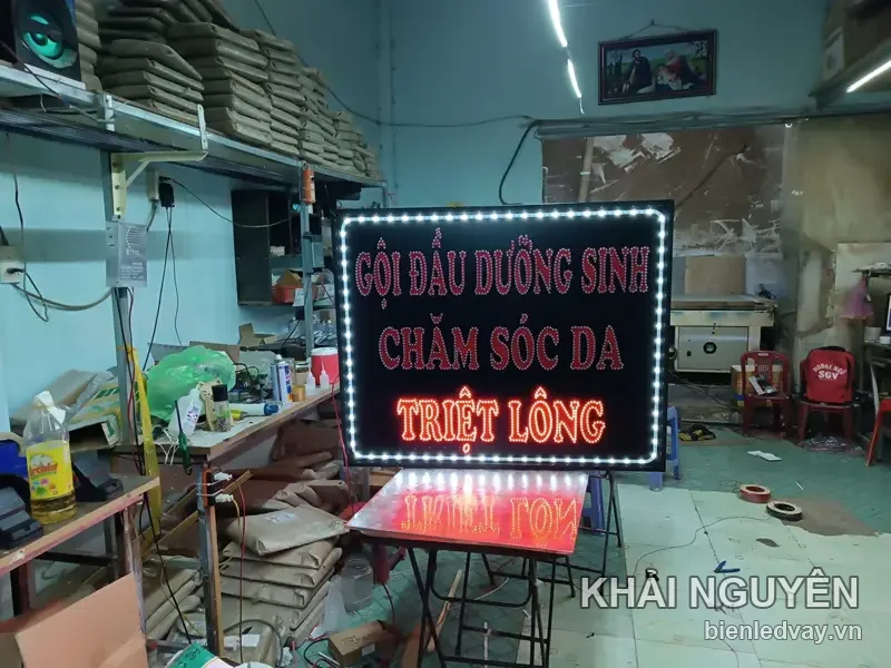 Biển vẫy LED chữ Gội Đầu Dưỡng Sinh trắng, Chăm Sóc Da và Triệt Lông đỏ, viền bóng LED sáng trong xưởng