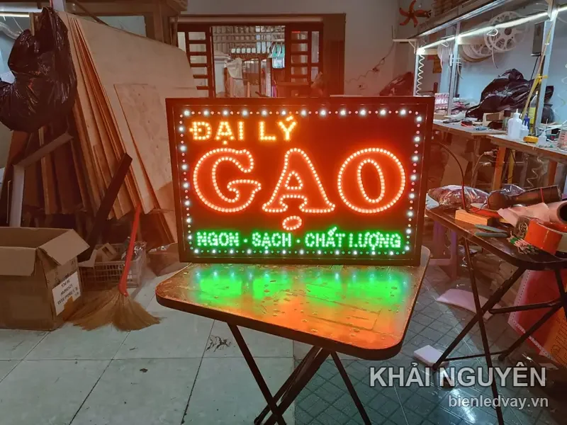 Biển vẫy LED cửa hàng tạp hóa - Đại Lý Gạo do Khải Nguyên thi công
