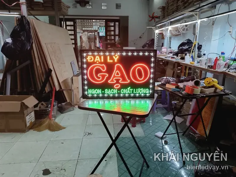 Biển vẫy LED cửa hàng tạp hóa - Đại Lý Gạo do Khải Nguyên thi công