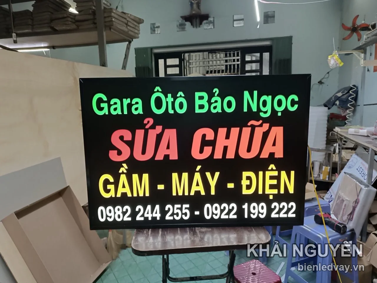 Hộp đèn Gara Ôtô Bảo Ngọc nền đen, chữ Sửa Chữa đỏ, Gầm Máy Điện vàng kèm hai số điện thoại trắng