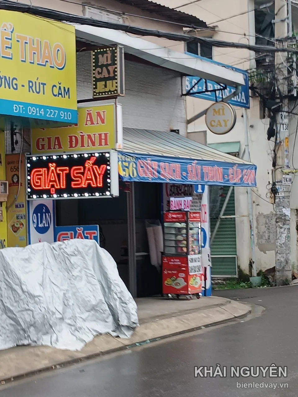Biển vẫy LED cửa hàng giặt sấy với nội dung ngắn