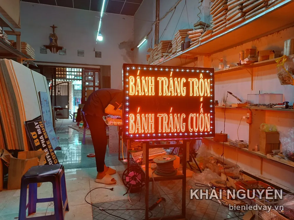Biển vẫy hai dòng BÁNH TRÁNG TRỘN