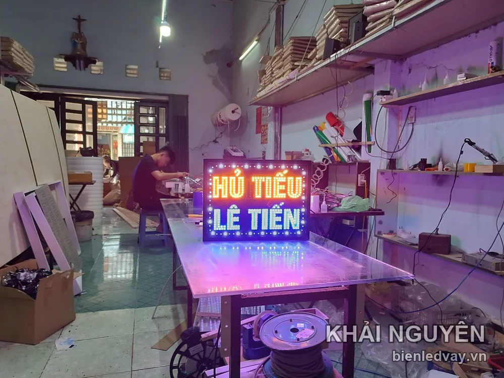 Biển vẫy LED nền đen